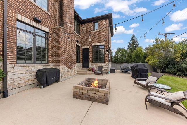 253 E Wilson Street, Elmhurst, IL 60126
