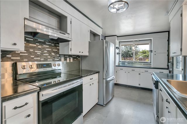 109 Pacific Avenue S, Pacific, WA 98047
