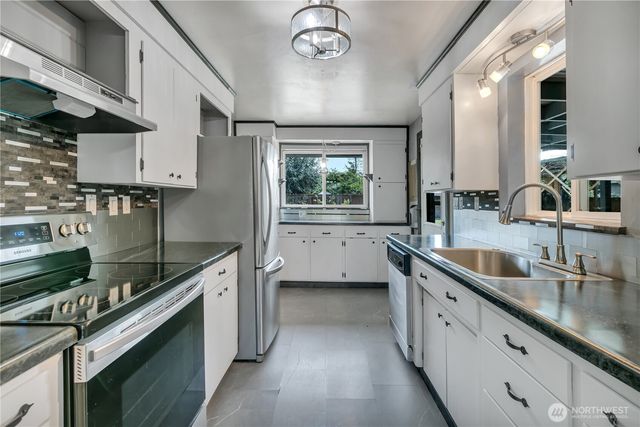 109 Pacific Avenue S, Pacific, WA 98047