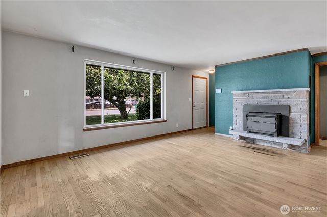 109 Pacific Avenue S, Pacific, WA 98047