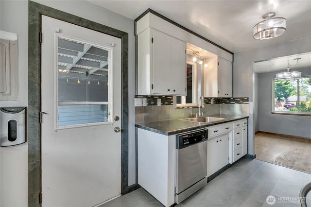 109 Pacific Avenue S, Pacific, WA 98047