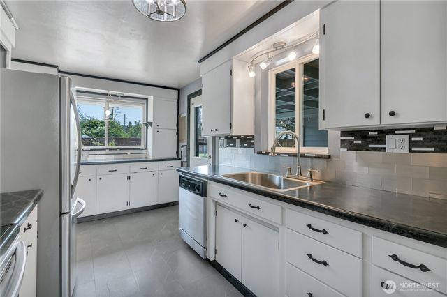 109 Pacific Avenue S, Pacific, WA 98047