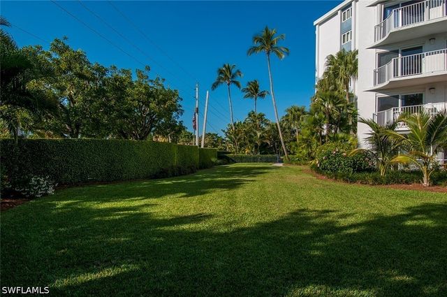 1300 Gulf Shore BLVD N 406, Naples, FL 34102