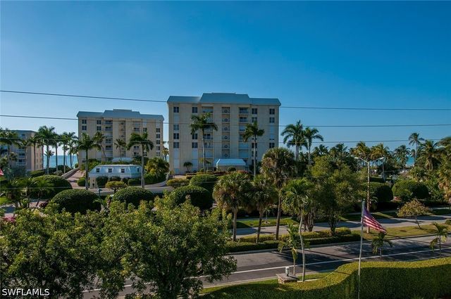 1300 Gulf Shore BLVD N 406, Naples, FL 34102