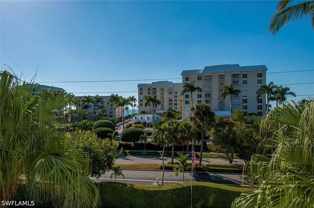 1300 Gulf Shore BLVD N 406, Naples, FL 34102