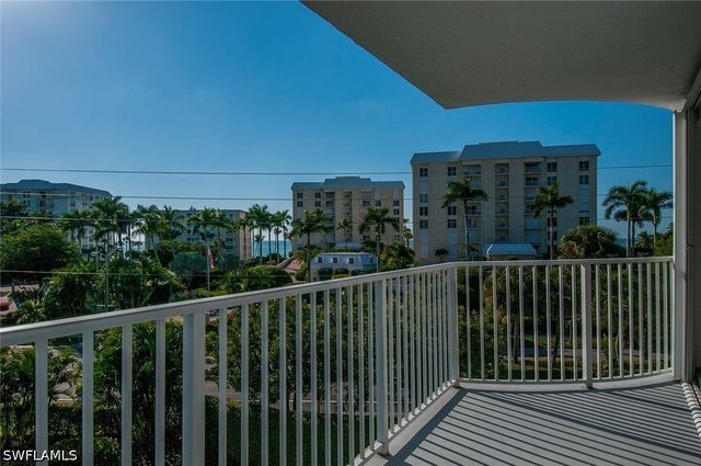 1300 Gulf Shore BLVD N 406, Naples, FL 34102