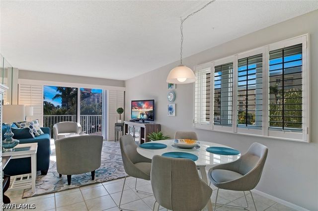 1300 Gulf Shore BLVD N 406, Naples, FL 34102