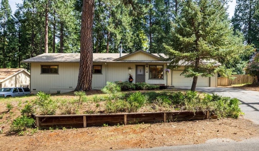 4838 Golden St, Pollock Pines, CA 95726