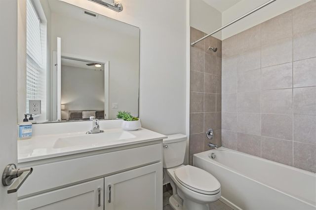 7705 NW Greenbank Circle, Port St. Lucie, FL 34987