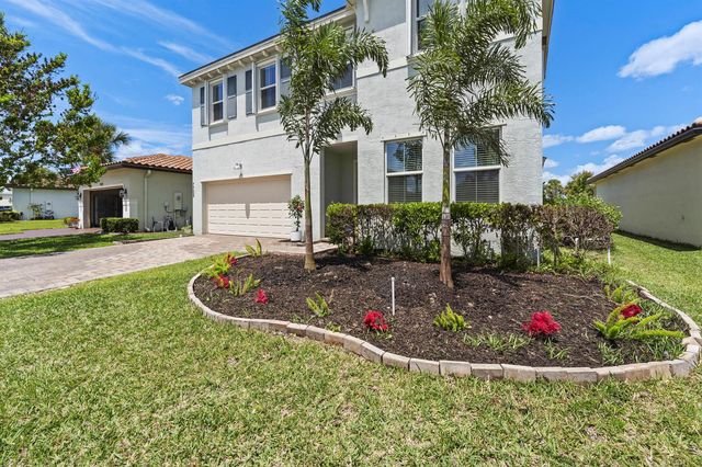7705 NW Greenbank Circle, Port St. Lucie, FL 34987