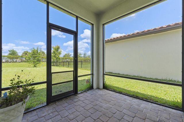 7705 NW Greenbank Circle, Port St. Lucie, FL 34987