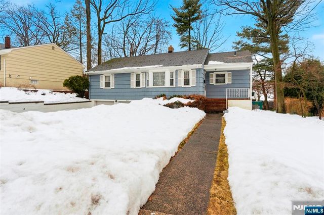 476 Greenway Drive, Leonia, NJ 07605