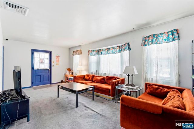 476 Greenway Drive, Leonia, NJ 07605