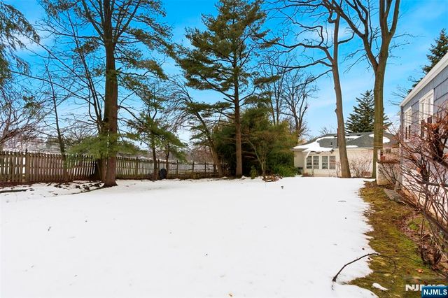 476 Greenway Drive, Leonia, NJ 07605