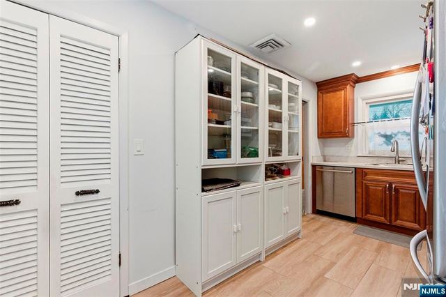 476 Greenway Drive, Leonia, NJ 07605