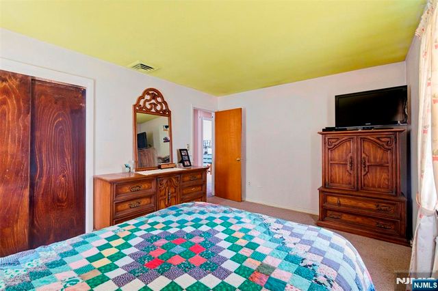 476 Greenway Drive, Leonia, NJ 07605