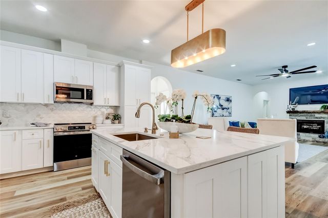 11230 BLOOMINGTON DRIVE, Tampa, FL 33635