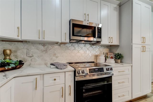 11230 BLOOMINGTON DRIVE, Tampa, FL 33635