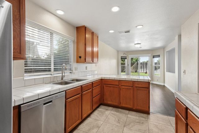 4729 Winter Oak Way, Antelope, CA 95843
