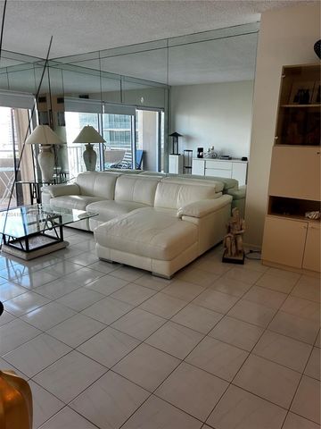 1980 S Ocean Drive 8A, Hallandale Beach, FL 33009