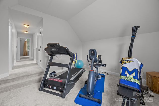 6323 Woodleigh Oaks Drive, Charlotte, NC 28226