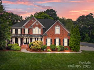 6323 Woodleigh Oaks Drive, Charlotte, NC 28226