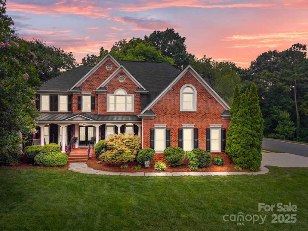 6323 Woodleigh Oaks Drive, Charlotte, NC 28226