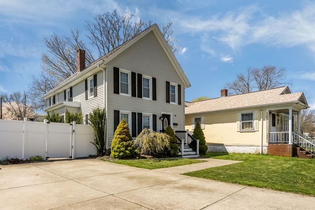 2453 Acushnet Ave, New Bedford, MA 02745