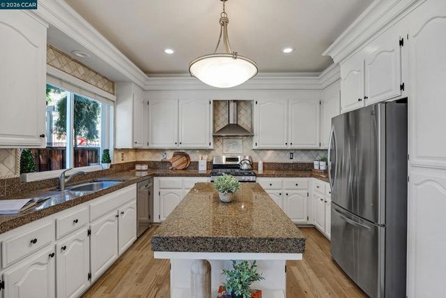 402 Chupcan Pl, Clayton, CA 94517