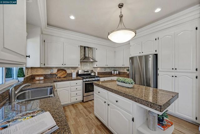 402 Chupcan Pl, Clayton, CA 94517