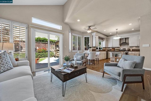 402 Chupcan Pl, Clayton, CA 94517