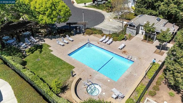 402 Chupcan Pl, Clayton, CA 94517