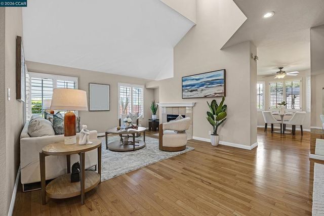 402 Chupcan Pl, Clayton, CA 94517