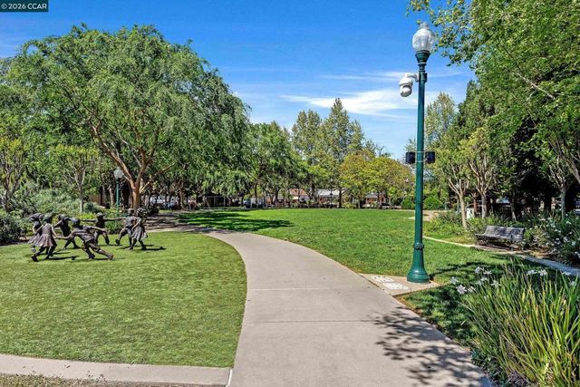 402 Chupcan Pl, Clayton, CA 94517