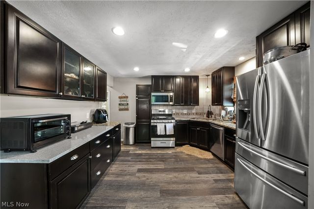 1583 Hilda Street, Lakemore, OH 44250