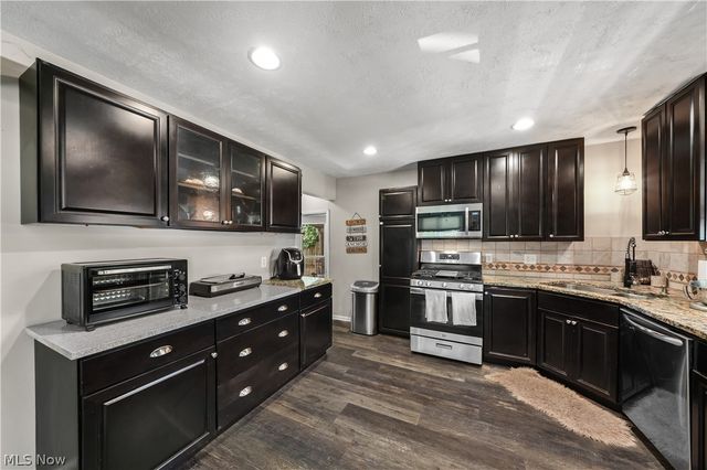 1583 Hilda Street, Lakemore, OH 44250