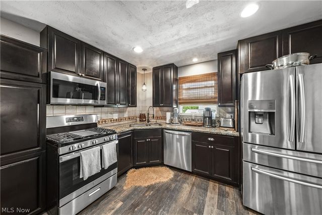 1583 Hilda Street, Lakemore, OH 44250