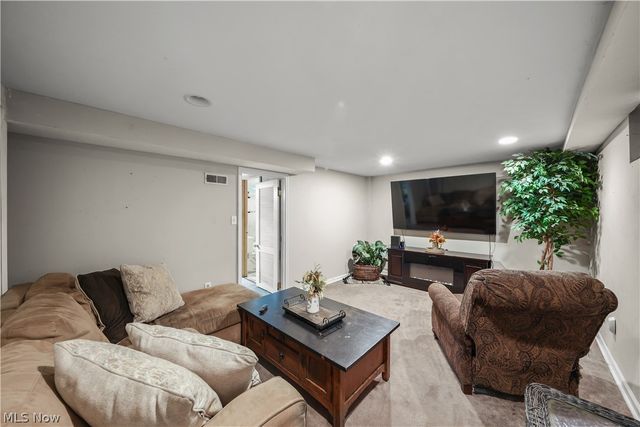 1583 Hilda Street, Lakemore, OH 44250