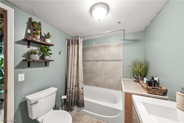 1583 Hilda Street, Lakemore, OH 44250
