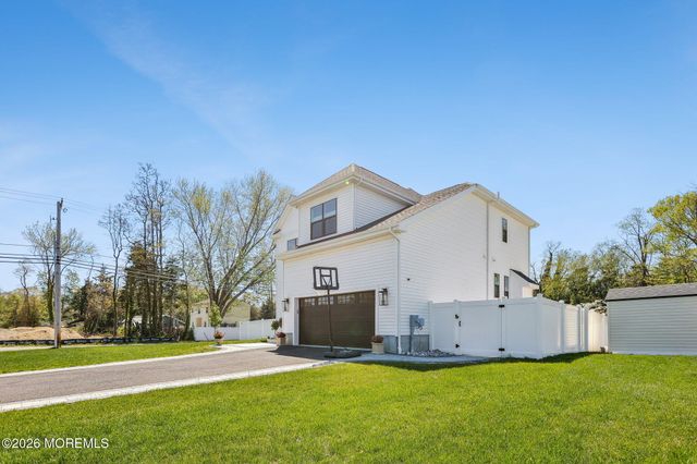 1 Melinda Court, Bayville, NJ 08721
