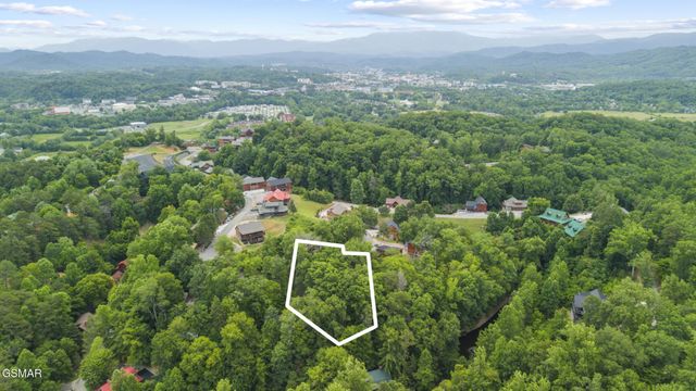 135 Wild Heron Way, Sevierville, TN 37862