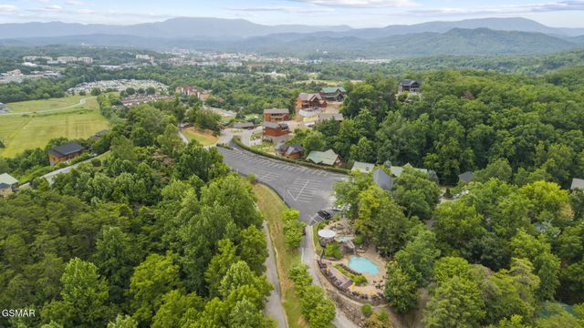 135 Wild Heron Way, Sevierville, TN 37862
