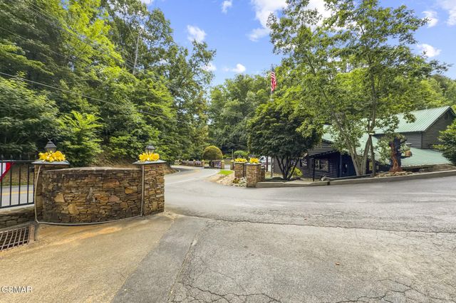 135 Wild Heron Way, Sevierville, TN 37862