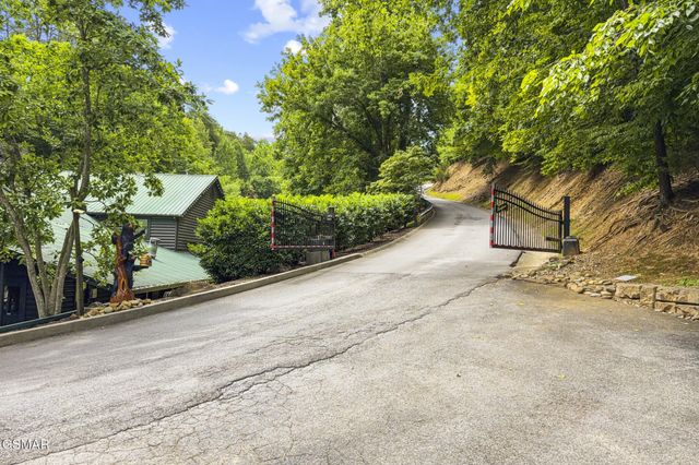 135 Wild Heron Way, Sevierville, TN 37862