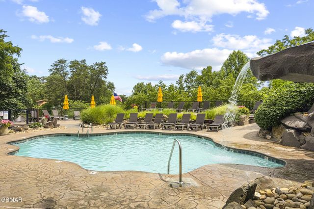 135 Wild Heron Way, Sevierville, TN 37862