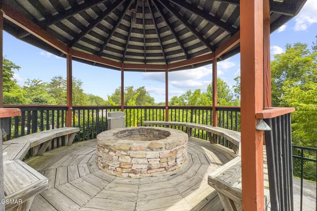 135 Wild Heron Way, Sevierville, TN 37862