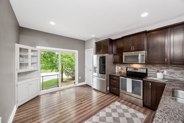 570 S Crescent Way, West Des Moines, IA 50266