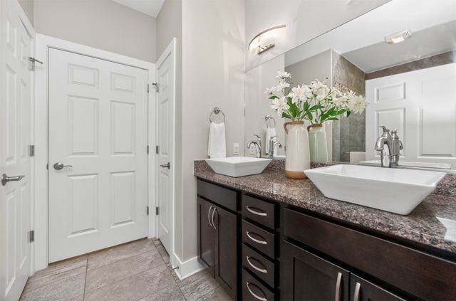 570 S Crescent Way, West Des Moines, IA 50266