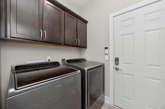 570 S Crescent Way, West Des Moines, IA 50266