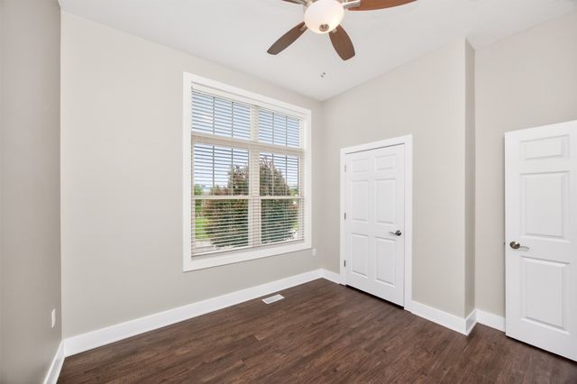 570 S Crescent Way, West Des Moines, IA 50266